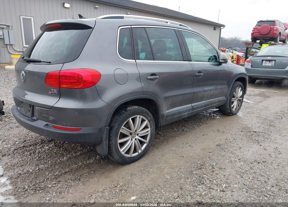 2016 VOLKSWAGEN TIGUAN SE VIN: WVGBV7AX2GW526714