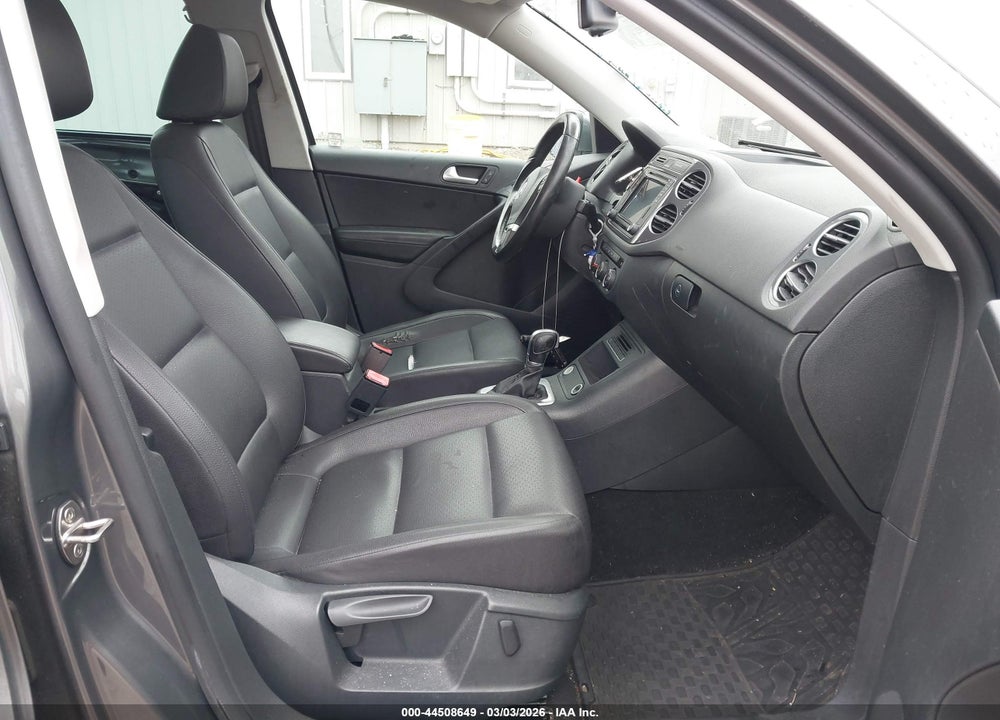 2016 VOLKSWAGEN TIGUAN SE VIN: WVGBV7AX2GW526714