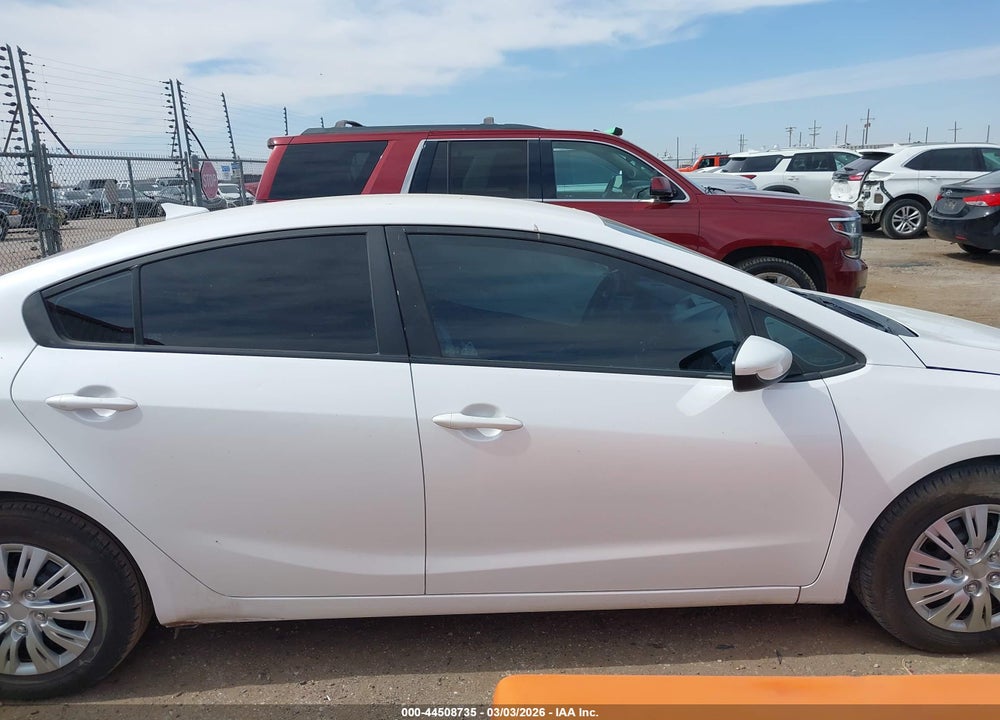2018 KIA FORTE VIN: 3KPFL4A77JE205943