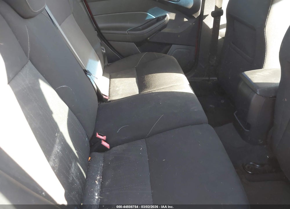 2015 FORD FOCUS SE VIN: 1FADP3K25FL263076