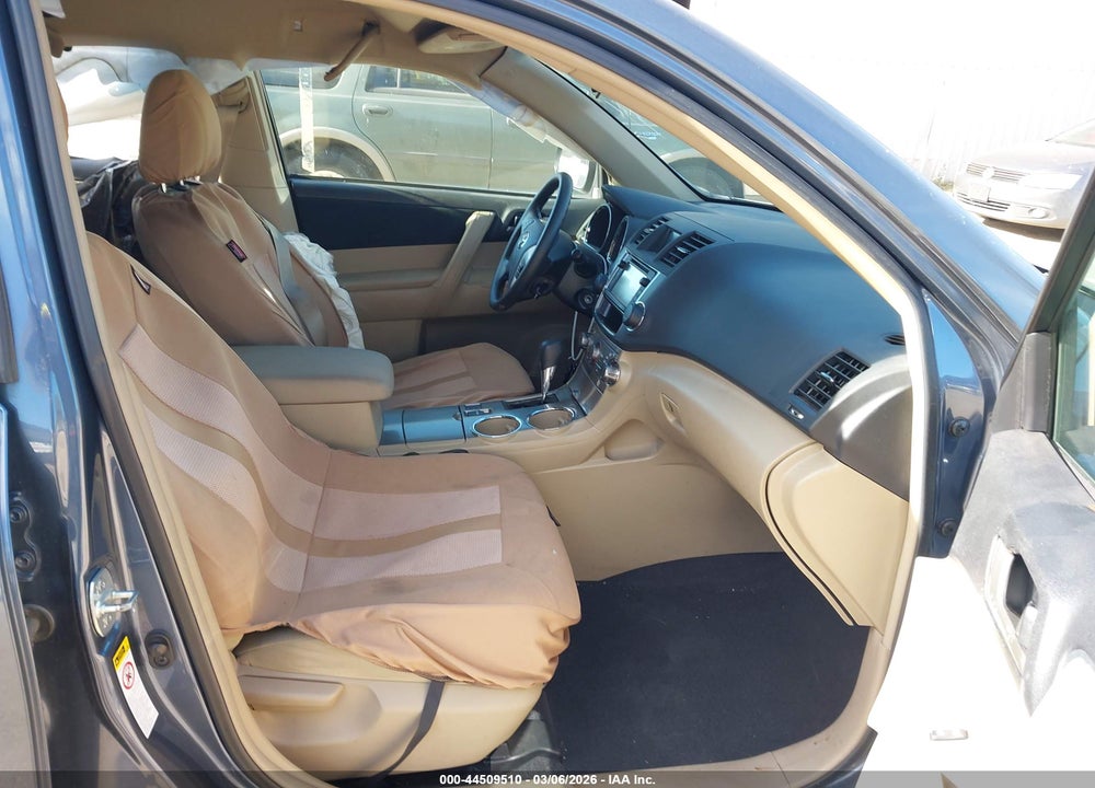 2013 TOYOTA HIGHLANDER BASE PLUS V6 VIN: 5TDZK3EH7DS114095