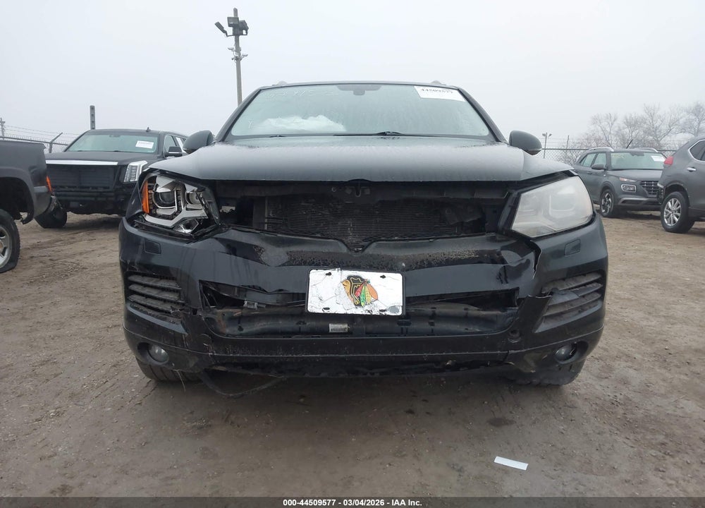 2014 VOLKSWAGEN TOUAREG TDI LUX VIN: WVGEP9BP4ED006265