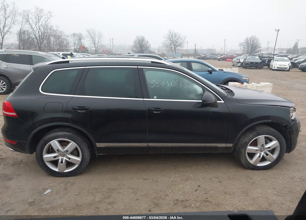 2014 VOLKSWAGEN TOUAREG TDI LUX VIN: WVGEP9BP4ED006265