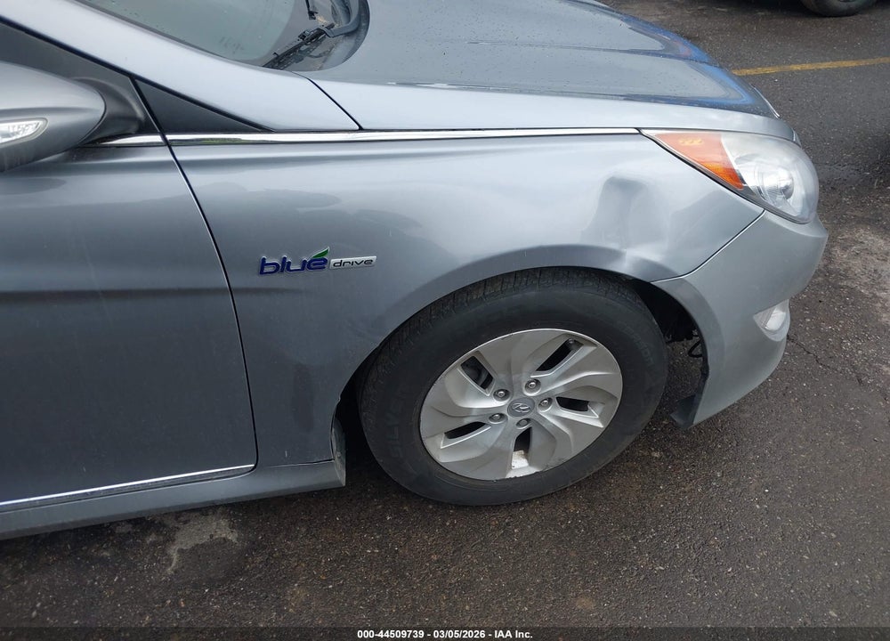 2015 HYUNDAI SONATA HYBRID VIN: KMHEC4A40FA119056