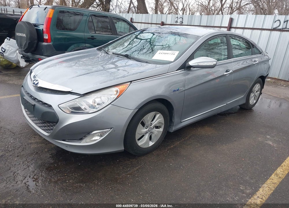 2015 HYUNDAI SONATA HYBRID VIN: KMHEC4A40FA119056