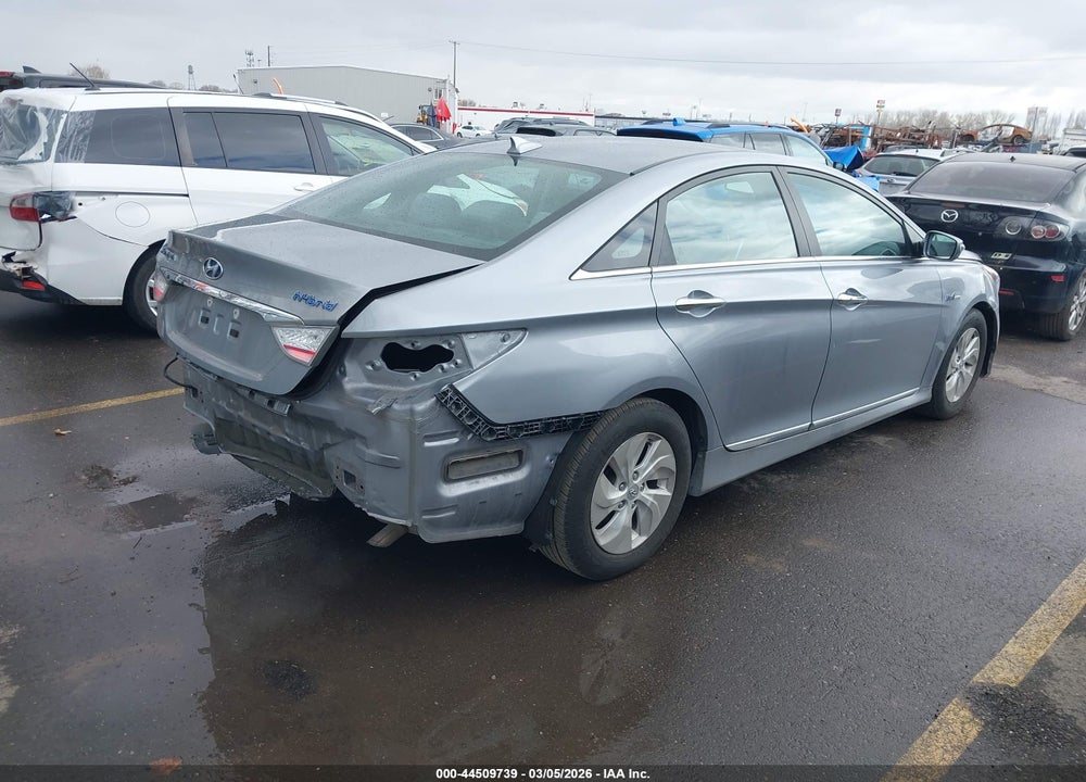 2015 HYUNDAI SONATA HYBRID VIN: KMHEC4A40FA119056
