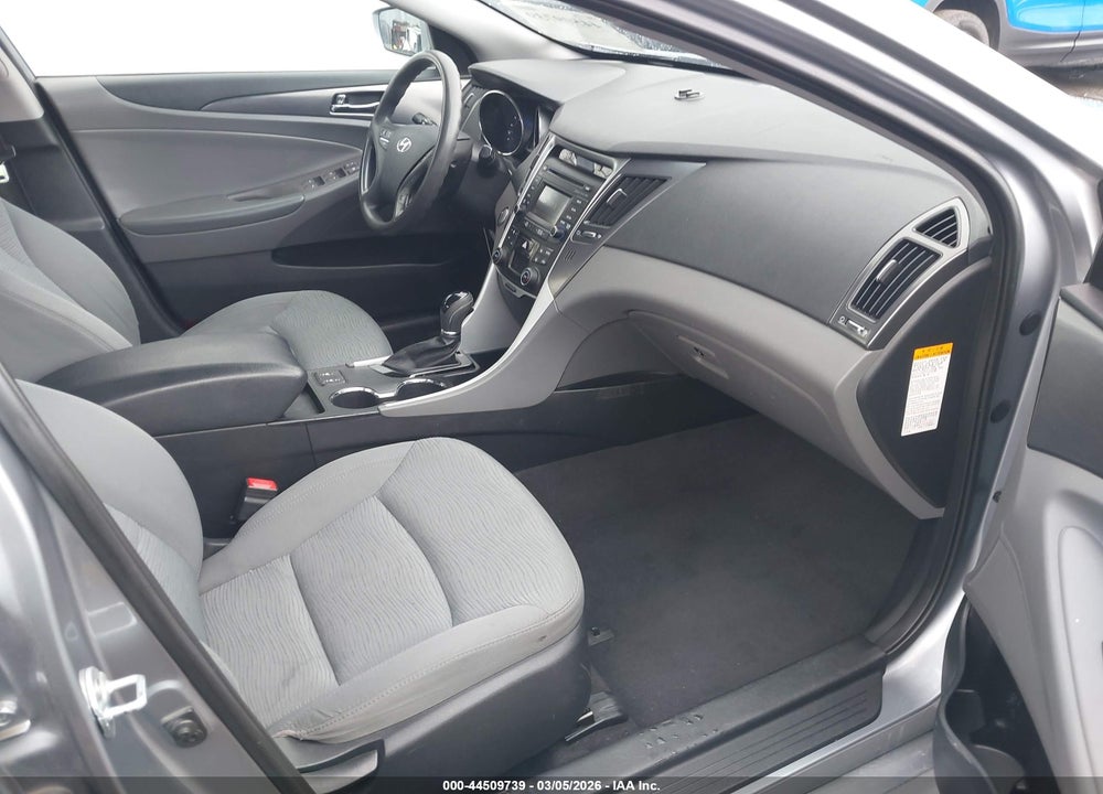 2015 HYUNDAI SONATA HYBRID VIN: KMHEC4A40FA119056
