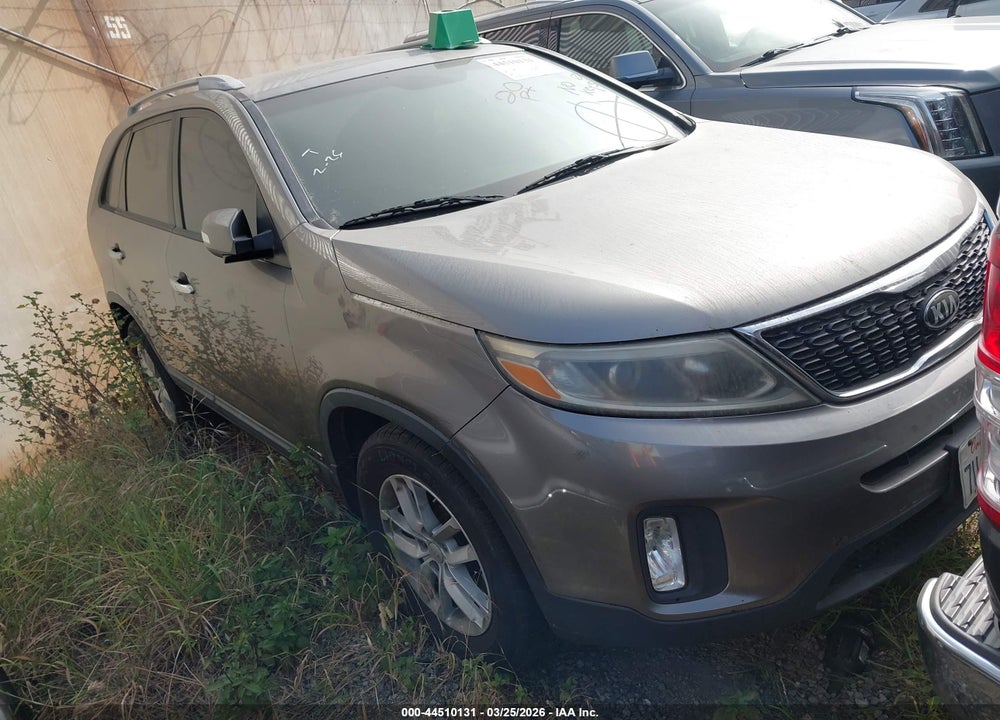 2015 KIA SORENTO LX VIN: 5XYKTDA63FG563945