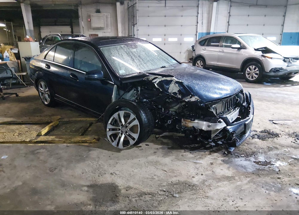 2014 MERCEDES-BENZ C 300 LUXURY 4MATIC VIN: WDDGF8AB5ER302419
