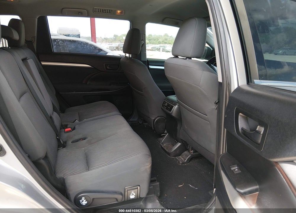 2019 TOYOTA HIGHLANDER LE VIN: 5TDZZRFH0KS291534