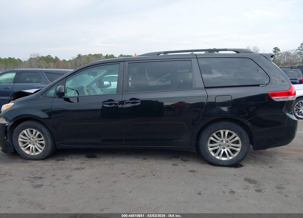 2014 TOYOTA SIENNA XLE V6 8 PASSENGER VIN: 5TDYK3DC5ES455126
