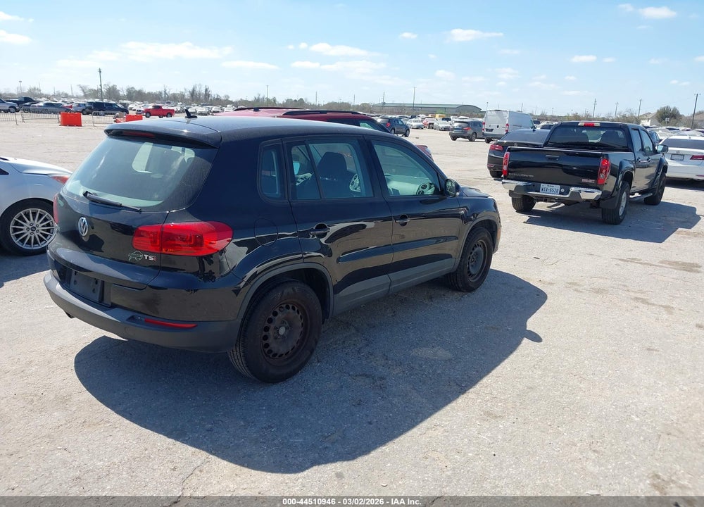 2017 VOLKSWAGEN TIGUAN VIN: WVGAV7AX9HK052930