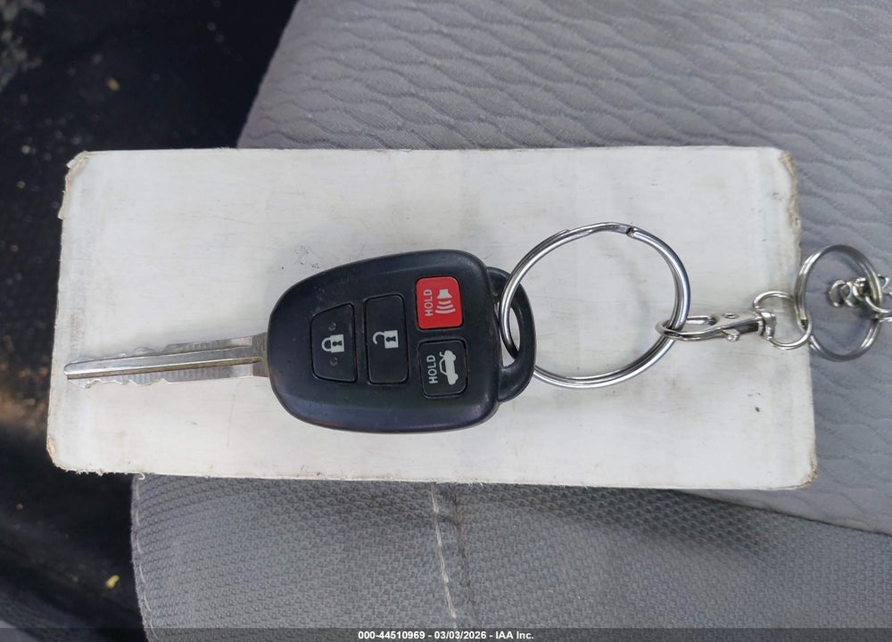 2015 TOYOTA COROLLA LE VIN: 2T1BURHE8FC322904