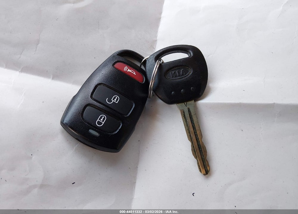 2011 KIA SEDONA LX VIN: KNDMG4C75B6406868