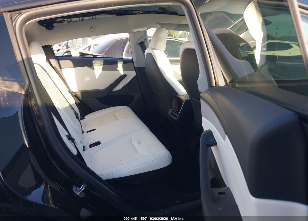 2026 TESLA MODEL Y PREMIUM REAR-WHEEL DRIVE/STANDARD REAR-WHEEL DRIVE VIN: 7SAYGDED1TF451710
