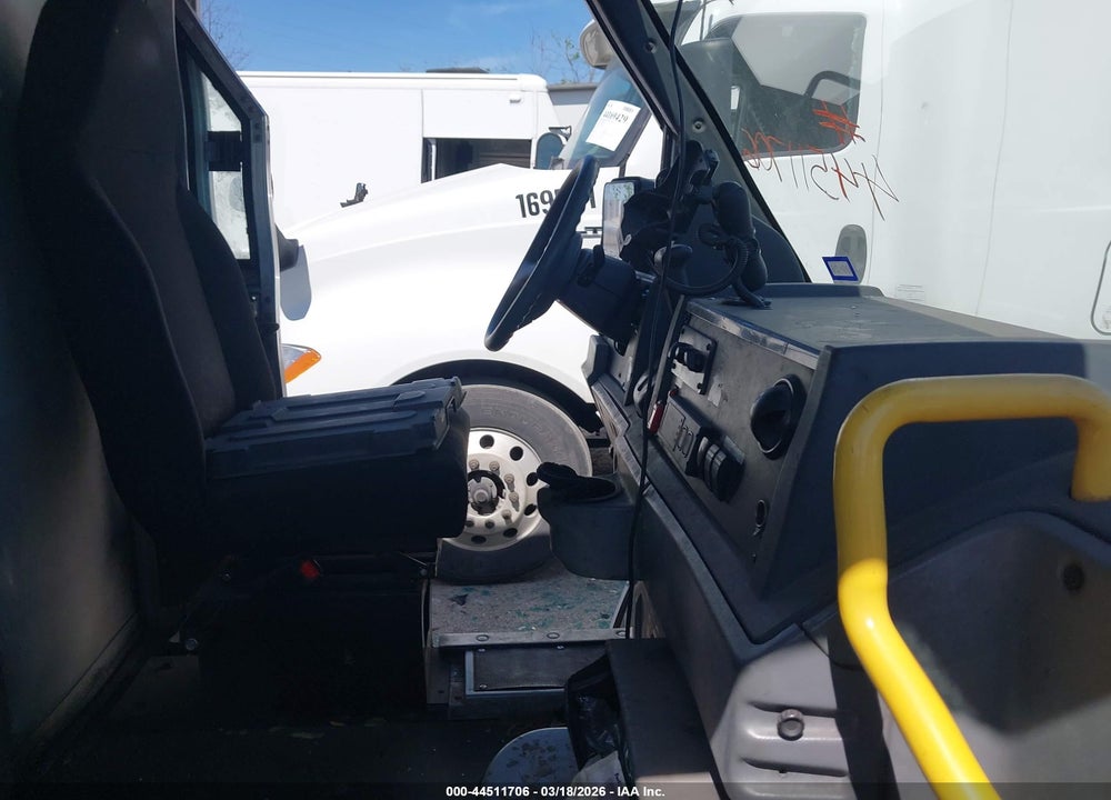 2013 ISUZU COMMERCIAL VAN VIN: JALB4T172D7W00363
