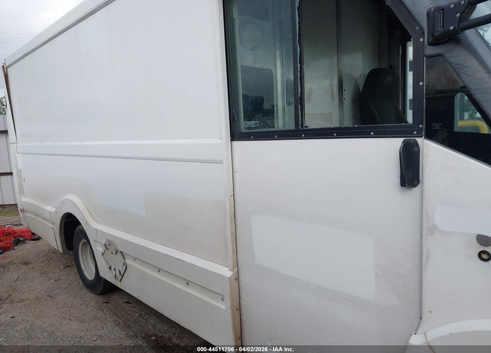 2013 ISUZU COMMERCIAL VAN VIN: JALB4T172D7W00363