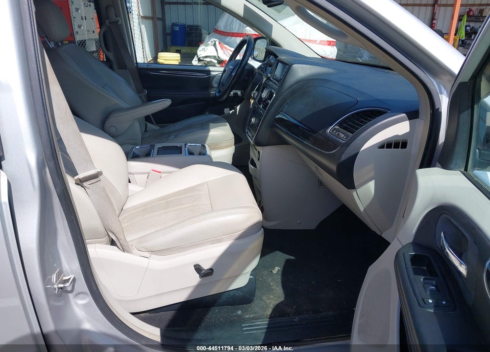 2011 CHRYSLER TOWN & COUNTRY TOURING-L VIN: 2A4RR8DG4BR614362