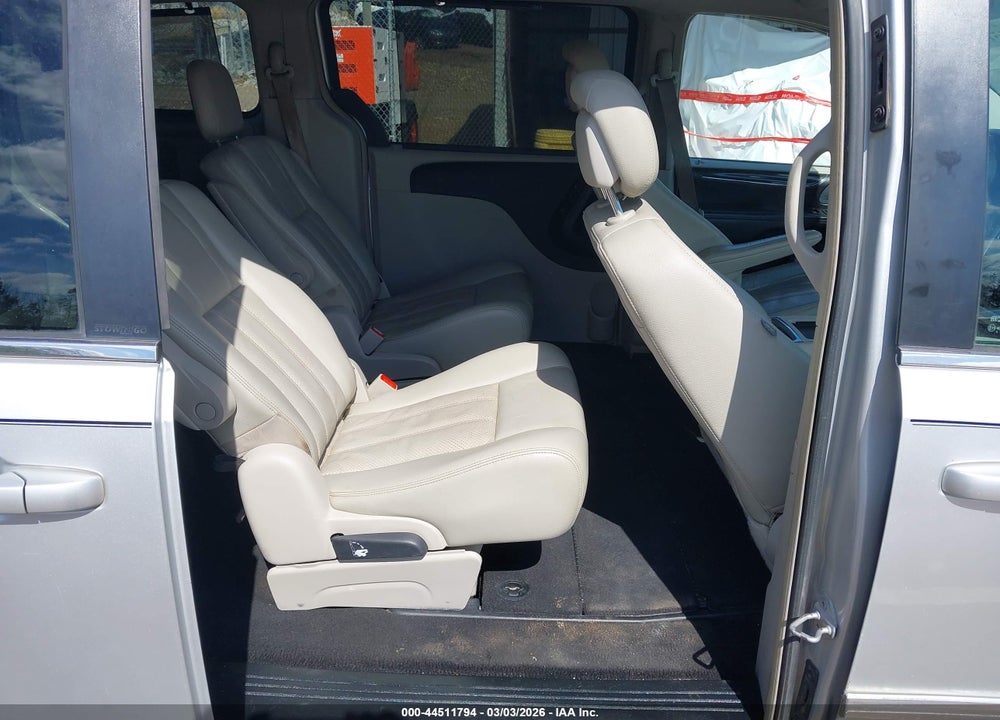 2011 CHRYSLER TOWN & COUNTRY TOURING-L VIN: 2A4RR8DG4BR614362