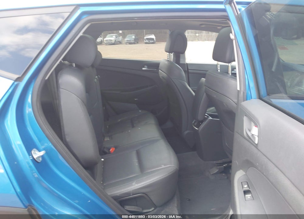 2017 HYUNDAI TUCSON LIMITED VIN: KM8J33A21HU382682