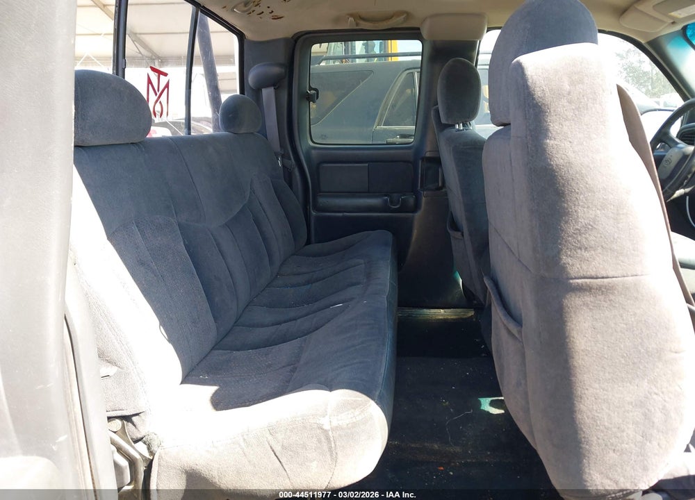 2000 CHEVROLET SILVERADO 1500 LS VIN: 1GCEC19V0YZ364377