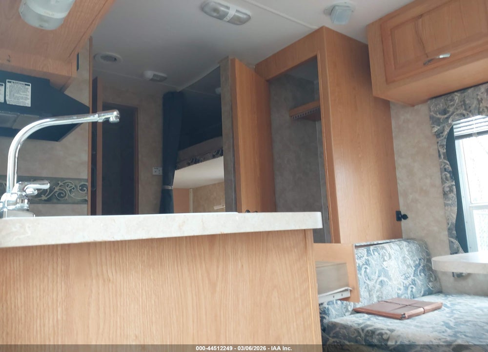 2006 COACH SPIRIT VIN: 1TC2B141861505321