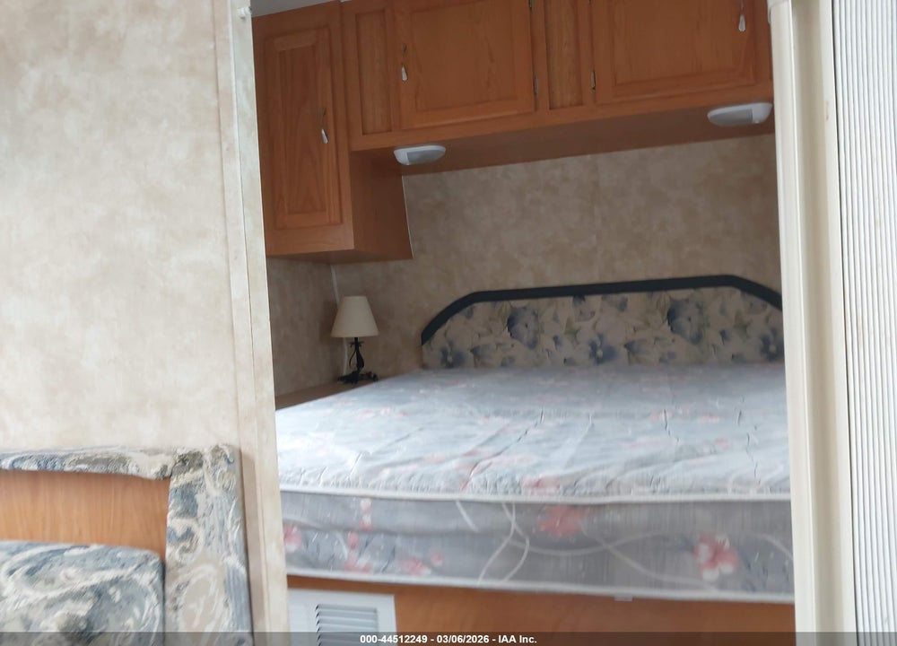 2006 COACH SPIRIT VIN: 1TC2B141861505321