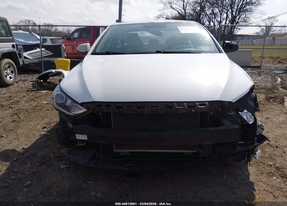 2018 HYUNDAI ELANTRA SEL VIN: 5NPD84LF5JH330187