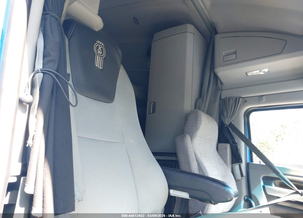 2020 KENWORTH T680 VIN: 1XKYDP9X8LJ317558