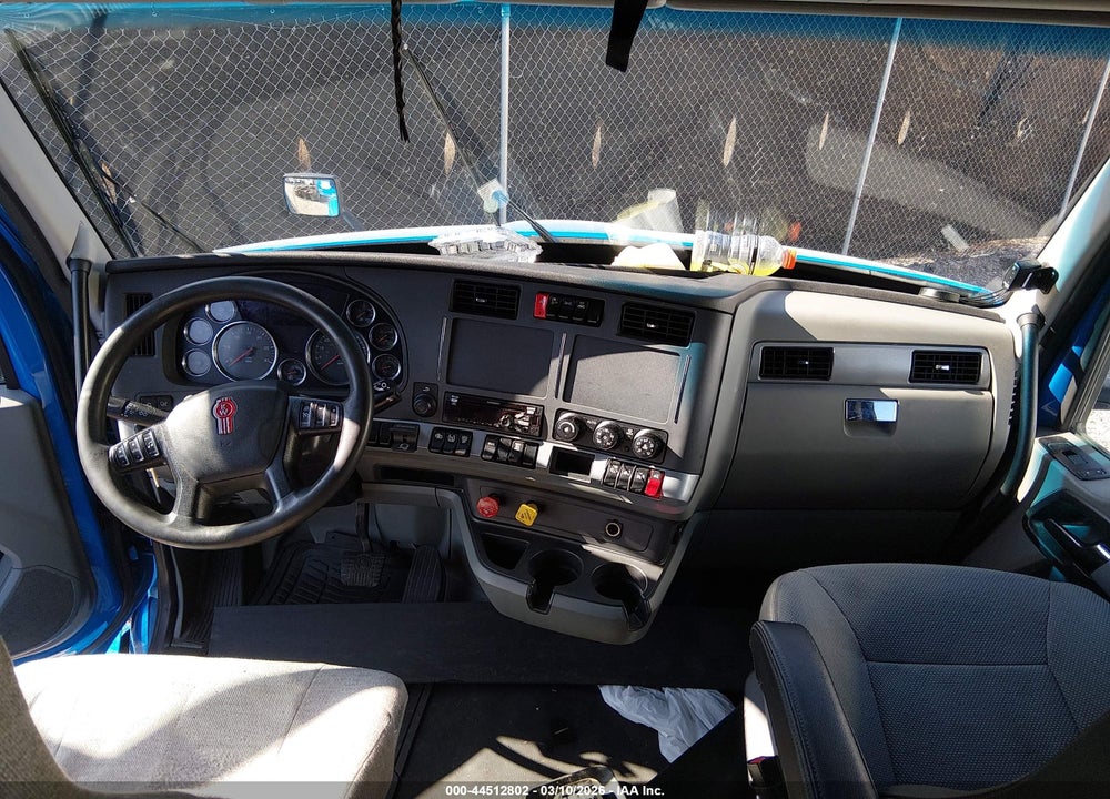 2020 KENWORTH T680 VIN: 1XKYDP9X8LJ317558