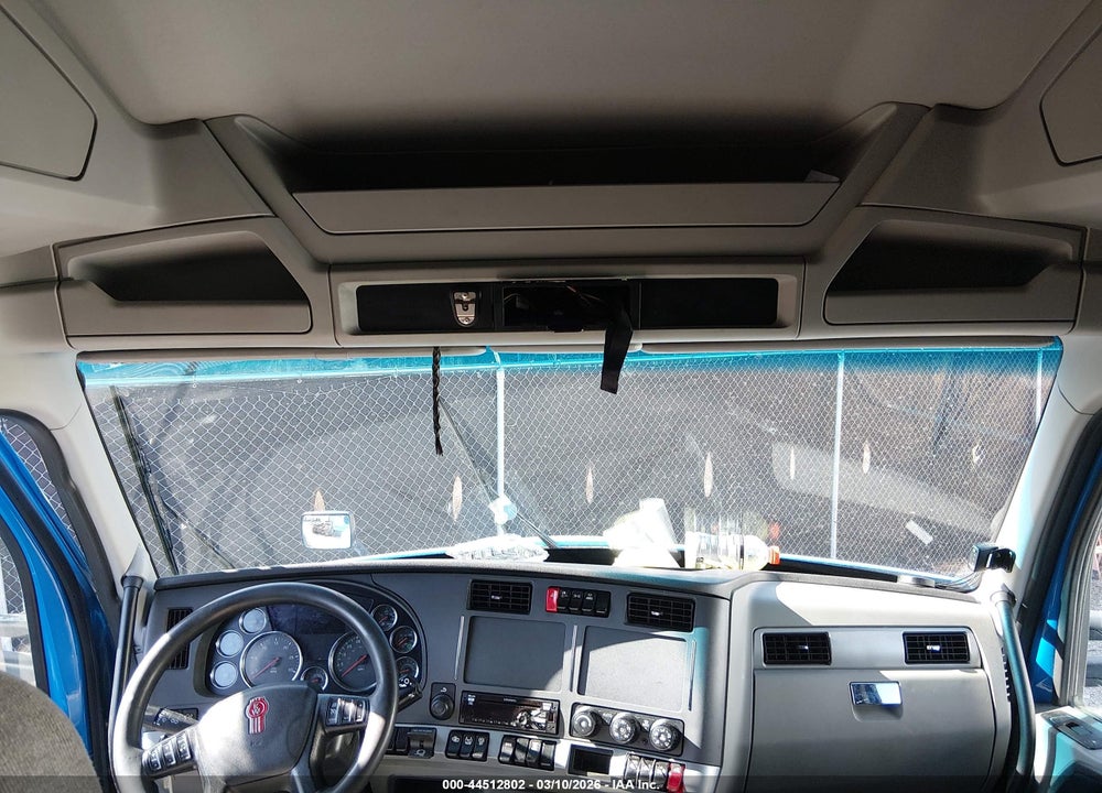 2020 KENWORTH T680 VIN: 1XKYDP9X8LJ317558