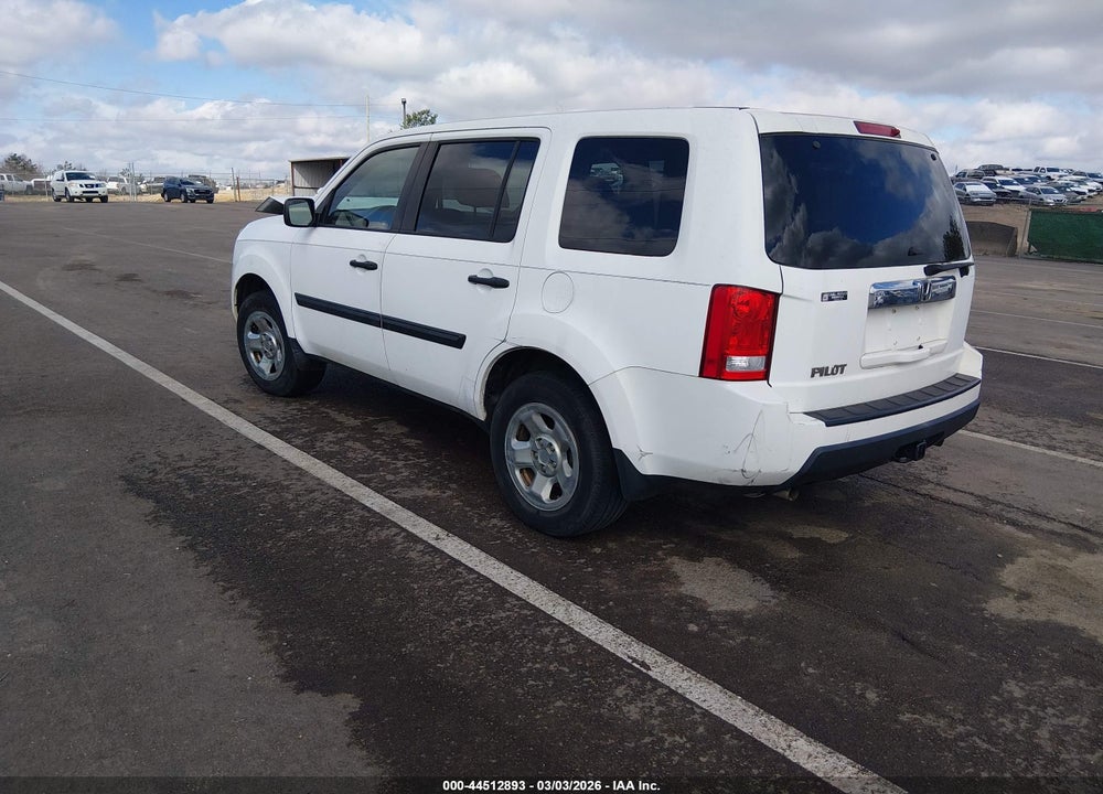 2011 HONDA PILOT LX VIN: 5FNYF3H22BB002765