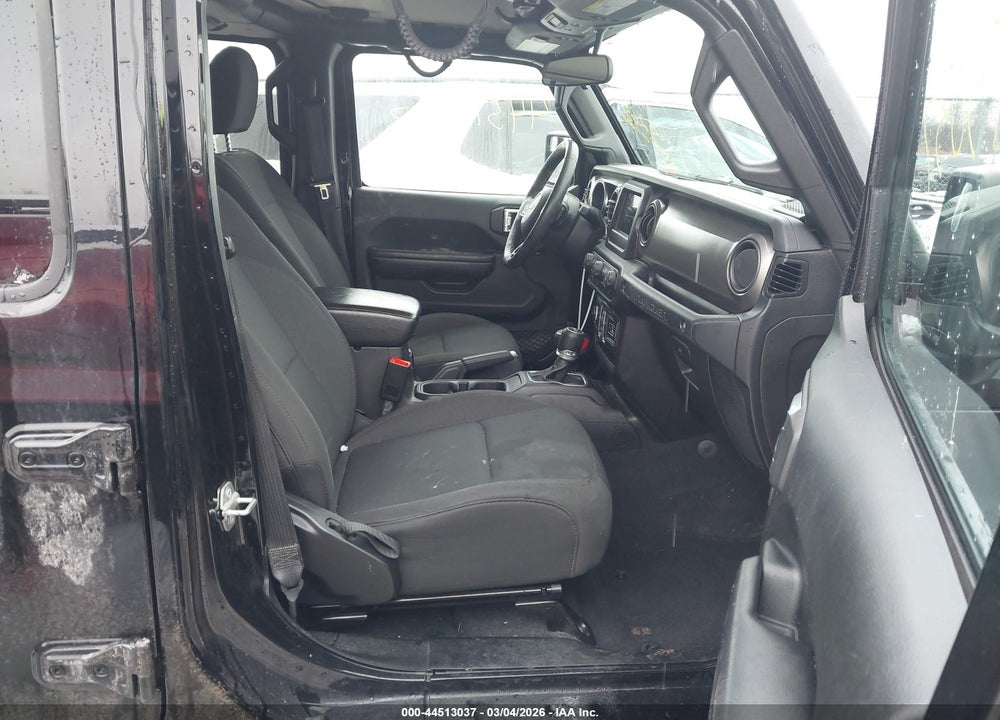 2018 JEEP WRANGLER UNLIMITED SPORT S 4X4 VIN: 1C4HJXDN3JW189661