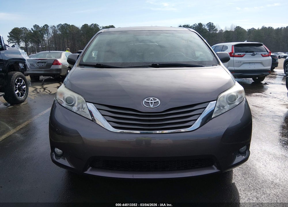 2014 TOYOTA SIENNA XLE V6 8 PASSENGER VIN: 5TDYK3DC1ES413195