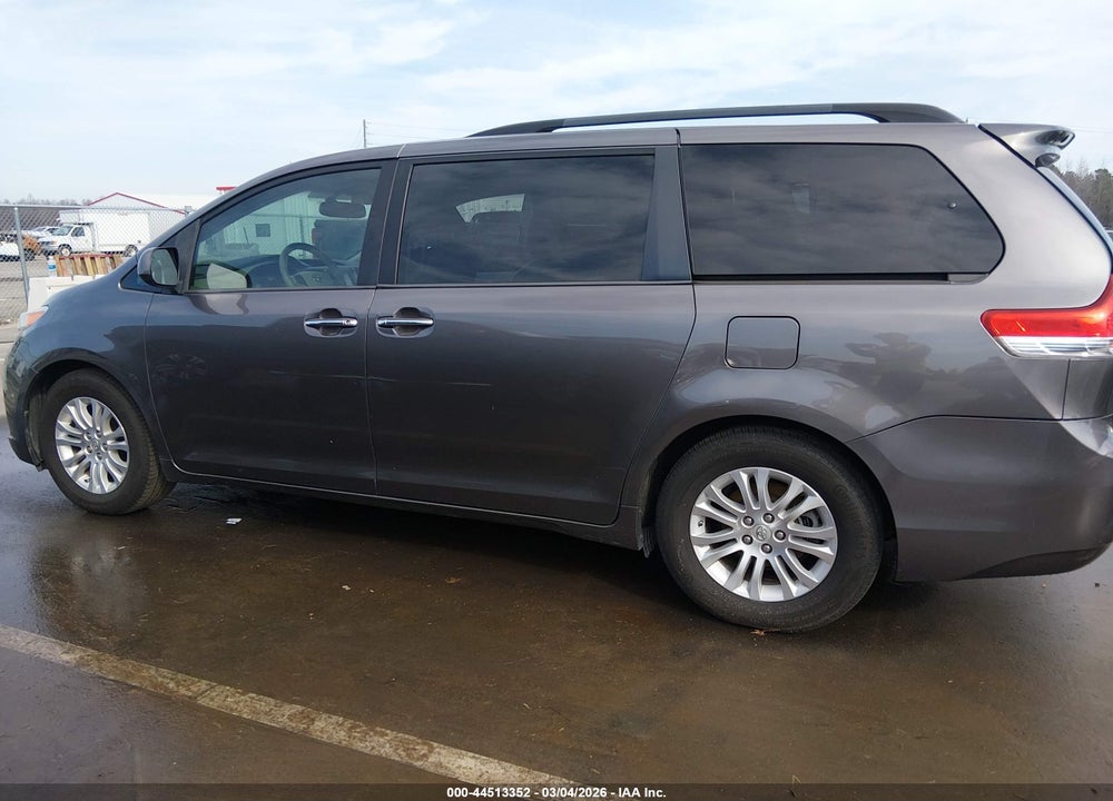 2014 TOYOTA SIENNA XLE V6 8 PASSENGER VIN: 5TDYK3DC1ES413195
