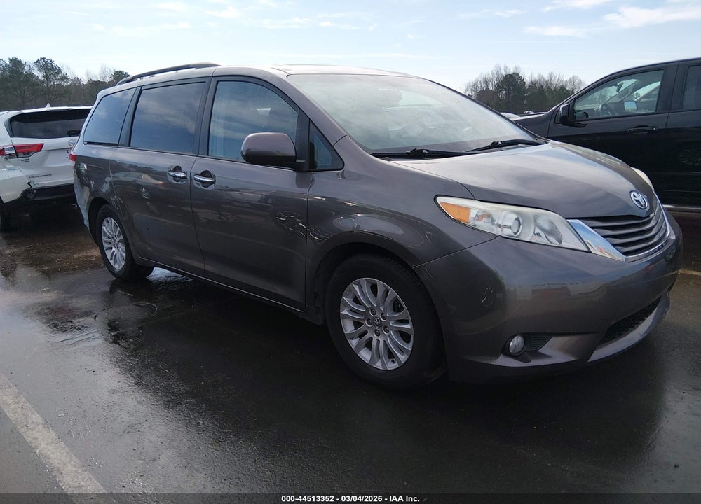 2014 TOYOTA SIENNA XLE V6 8 PASSENGER VIN: 5TDYK3DC1ES413195
