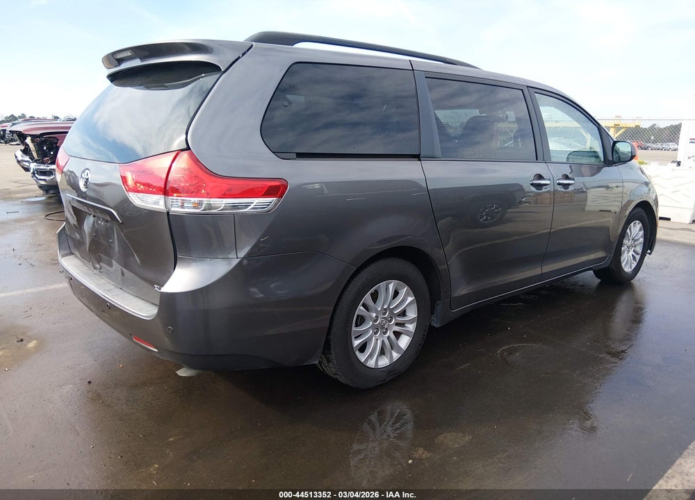 2014 TOYOTA SIENNA XLE V6 8 PASSENGER VIN: 5TDYK3DC1ES413195