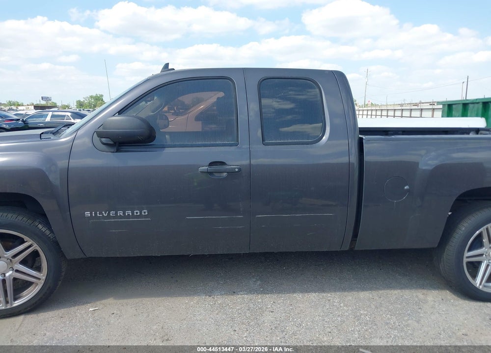 2011 CHEVROLET SILVERADO 1500 LS VIN: 1GCRCREA5BZ260364