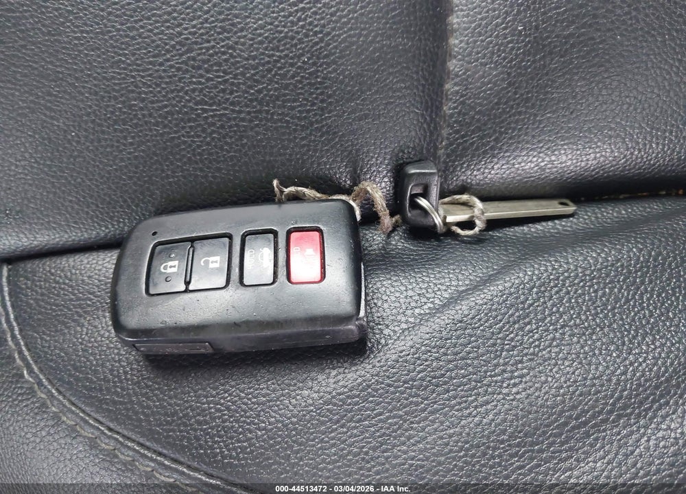 2019 TOYOTA COROLLA XLE VIN: 5YFBURHE5KP923620