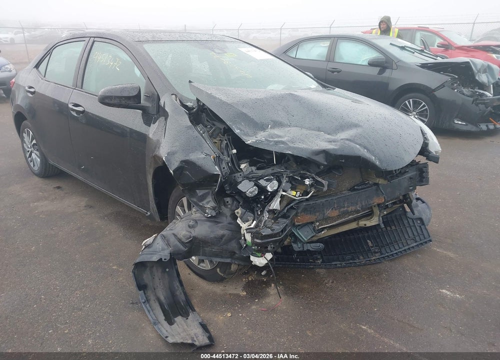 2019 TOYOTA COROLLA XLE VIN: 5YFBURHE5KP923620