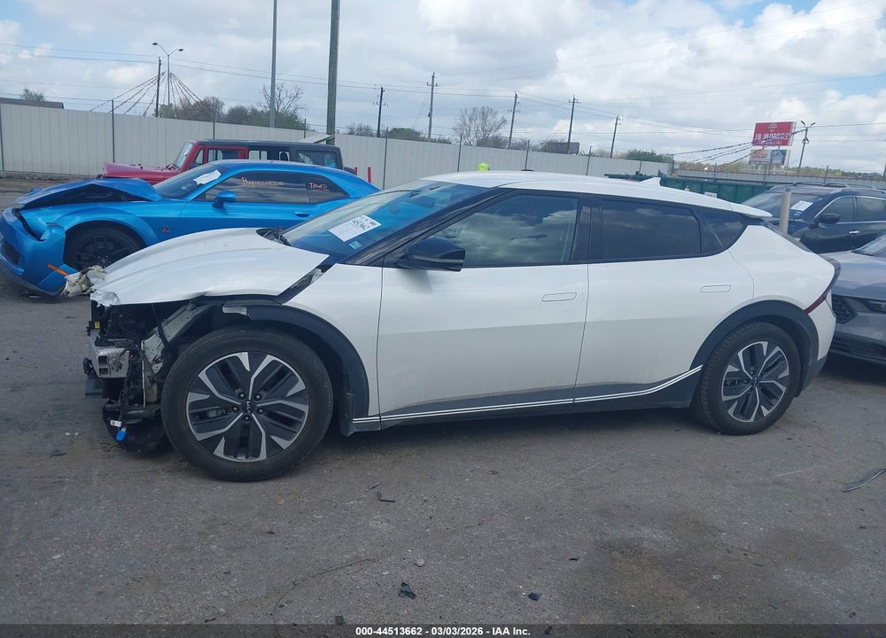 2022 KIA EV6 LIGHT VIN: KNDC34LB1N5045080