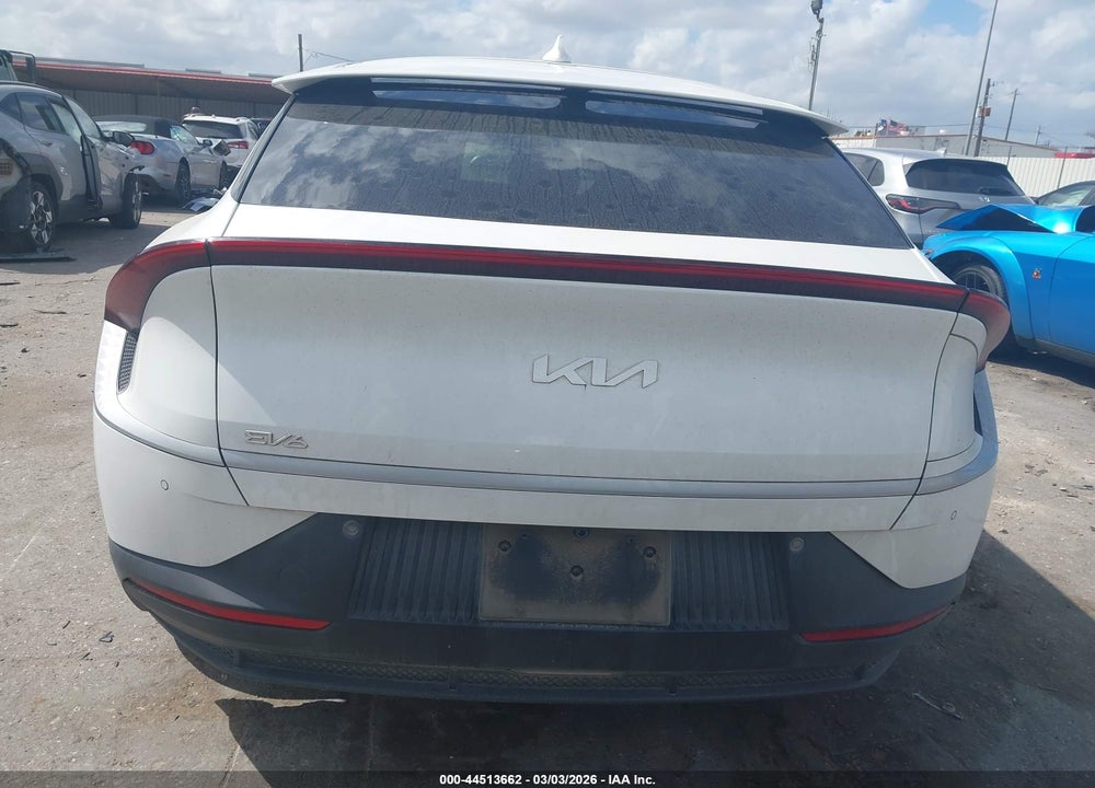 2022 KIA EV6 LIGHT VIN: KNDC34LB1N5045080