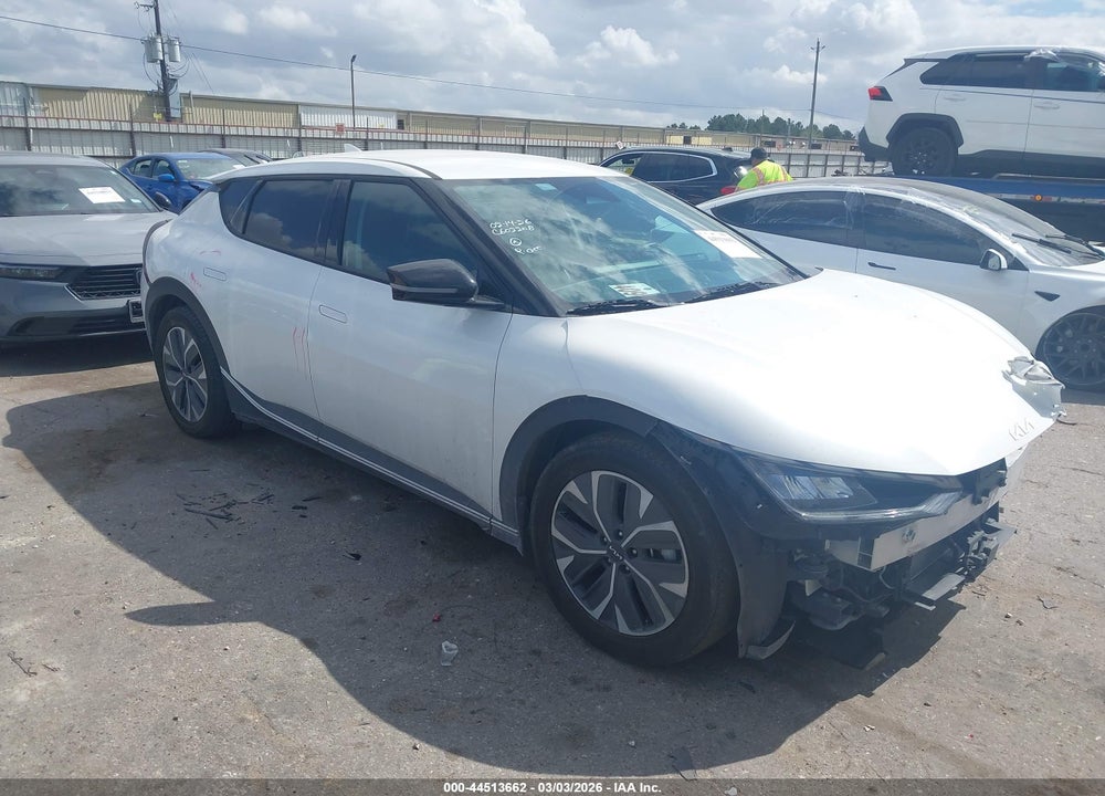 2022 KIA EV6 LIGHT VIN: KNDC34LB1N5045080