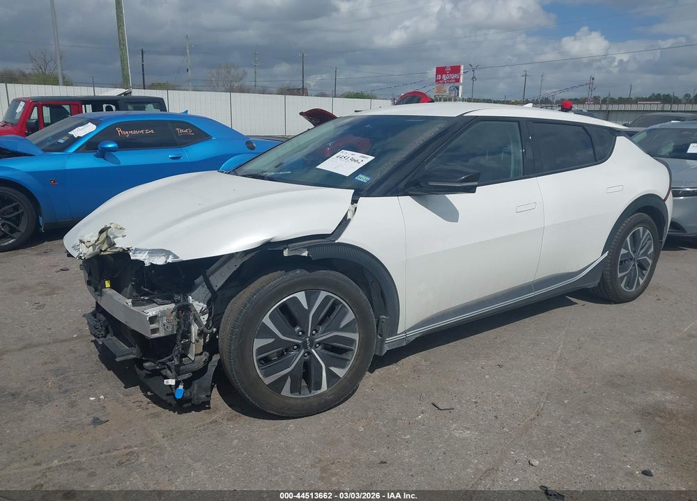 2022 KIA EV6 LIGHT VIN: KNDC34LB1N5045080