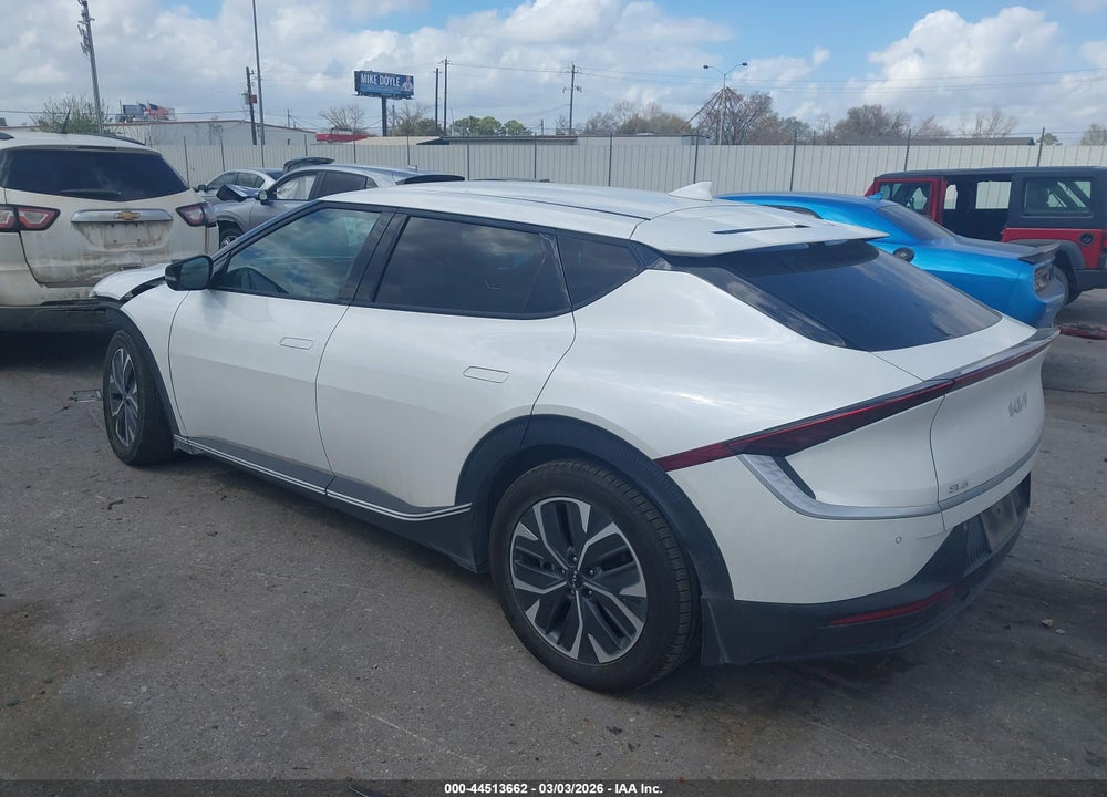 2022 KIA EV6 LIGHT VIN: KNDC34LB1N5045080