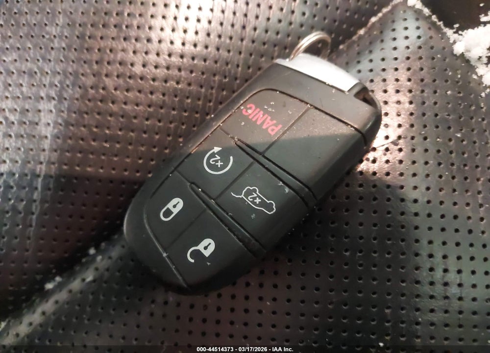 2015 JEEP GRAND CHEROKEE OVERLAND VIN: 1C4RJFCGXFC692209