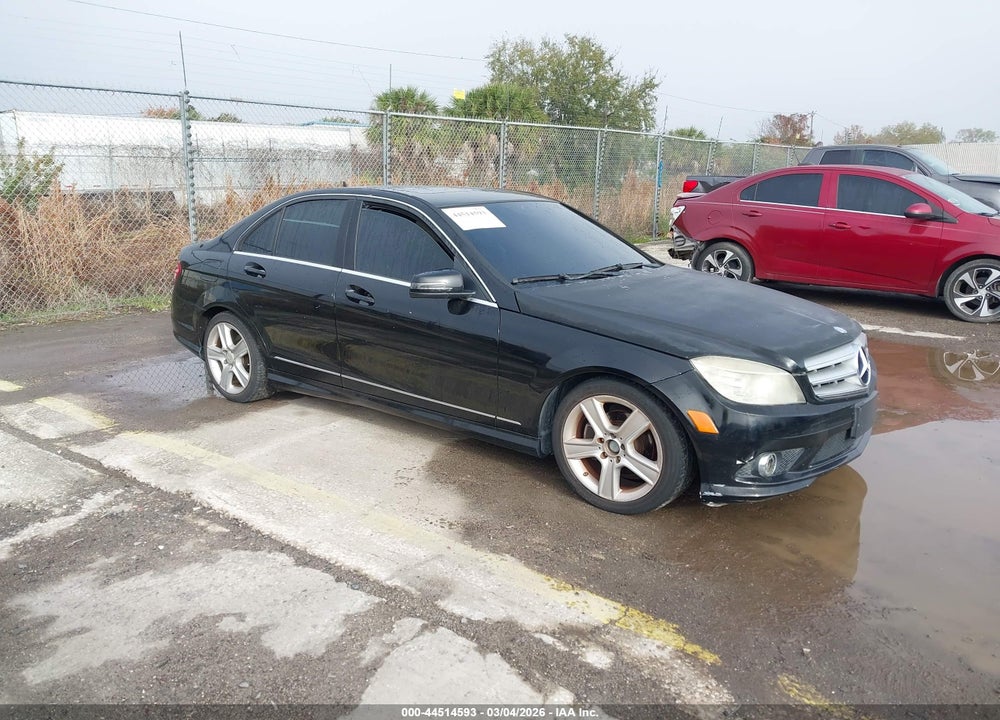 2010 MERCEDES-BENZ C 300 LUXURY/SPORT VIN: WDDGF5EB1AR127539