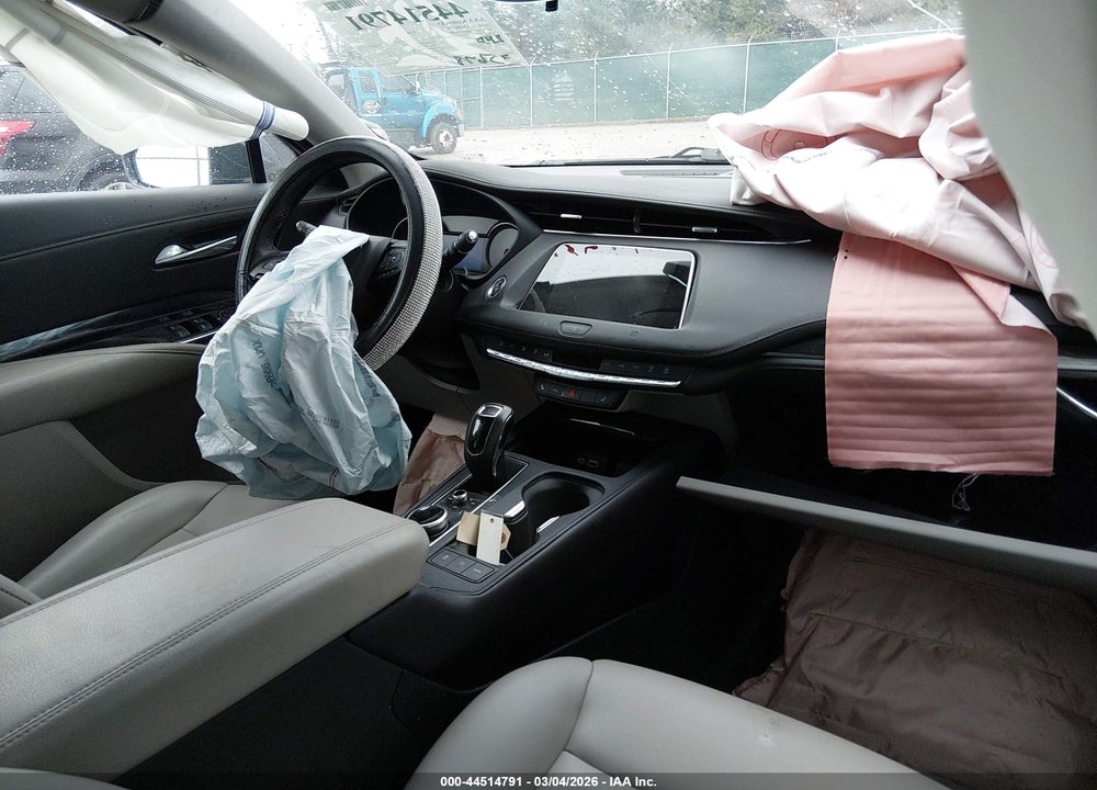 2019 CADILLAC XT4 LUXURY VIN: 1GYAZAR45KF134681