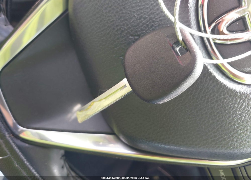 2019 TOYOTA CAMRY SE VIN: 4T1B11HK7KU283845