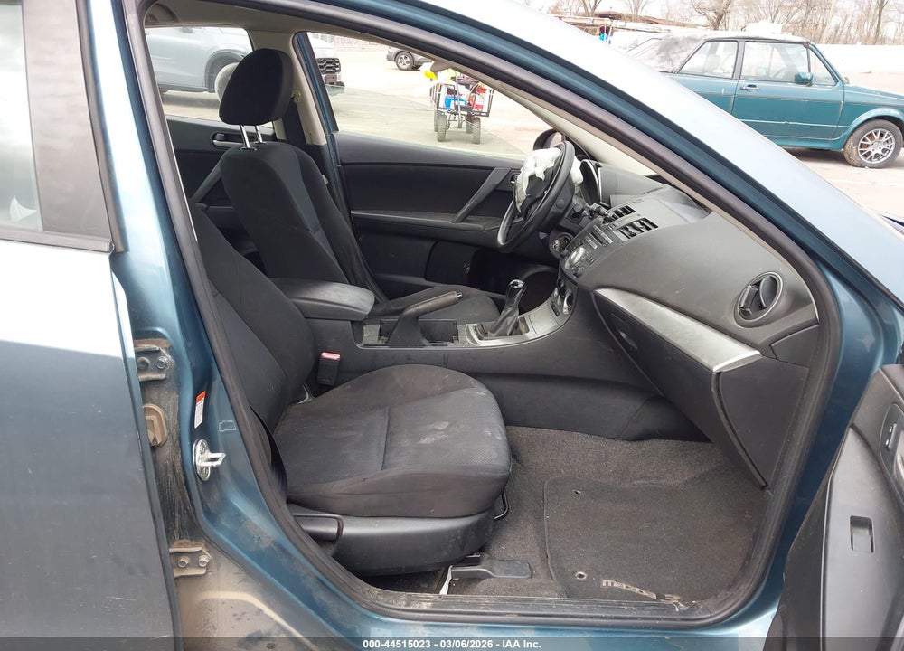 2011 MAZDA 3 I TOURING VIN: JM1BL1VG3B1375261